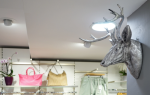 Bei Dreams findet man gleich die passenden Accessoires zum Outfit